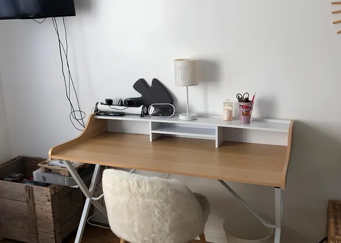 Chambre Au Calme Dans Residence Avec Terrain De Tennis