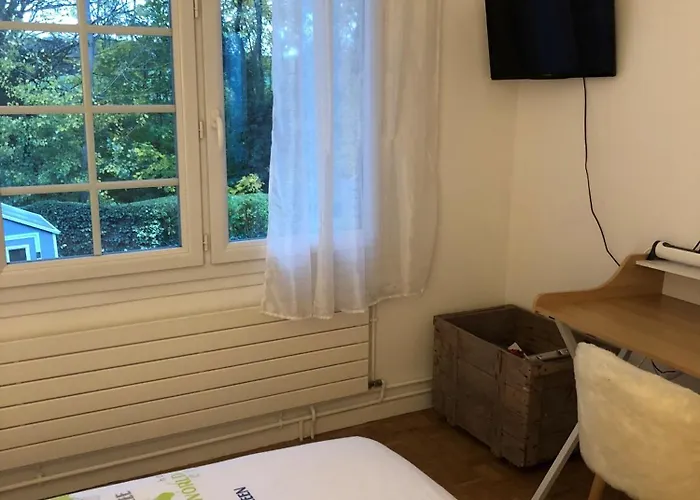 Chambre Au Calme Dans Residence Avec Terrain De Tennis