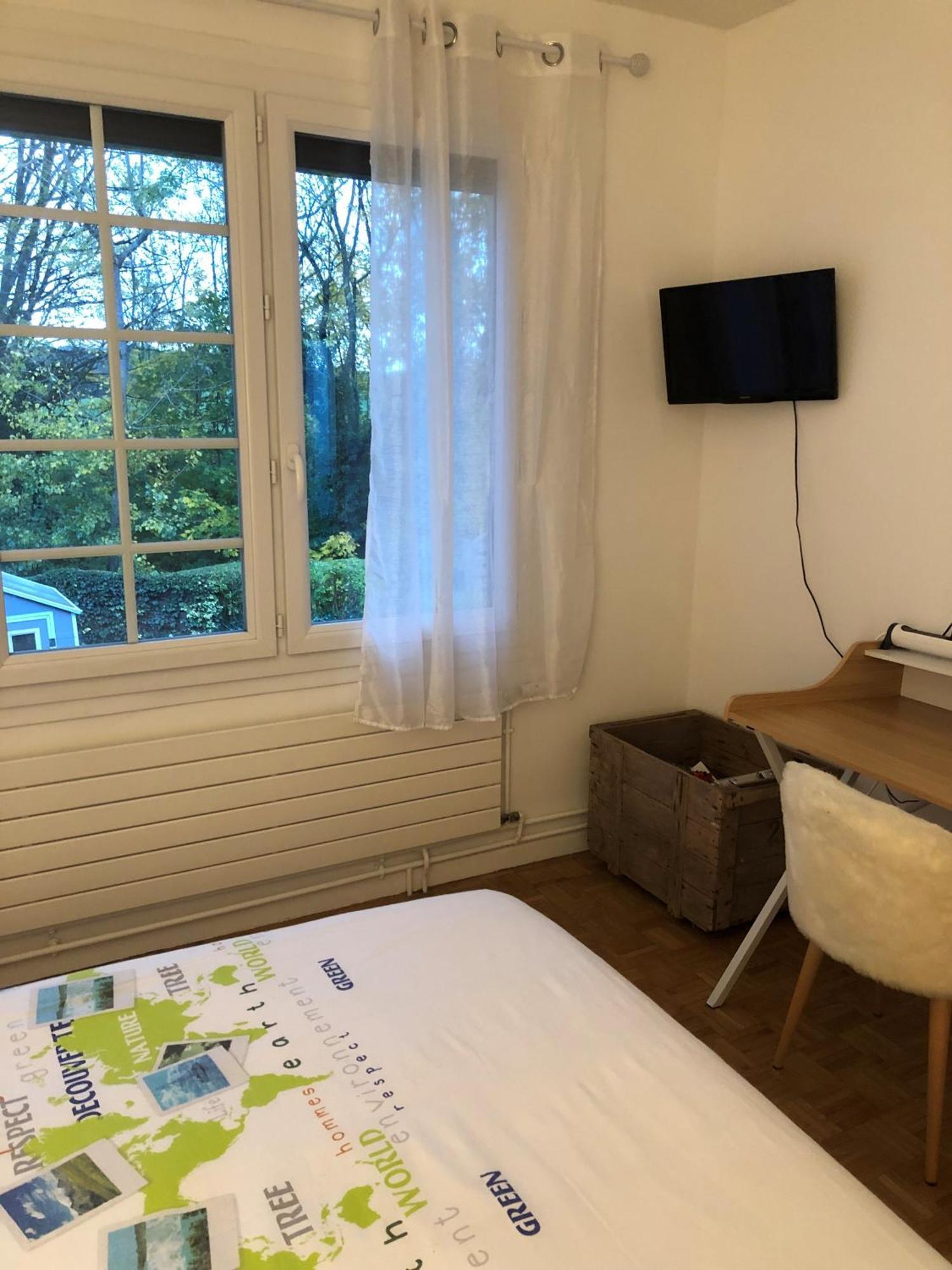 Au Calme Dans Avec Terrain De Tennis *